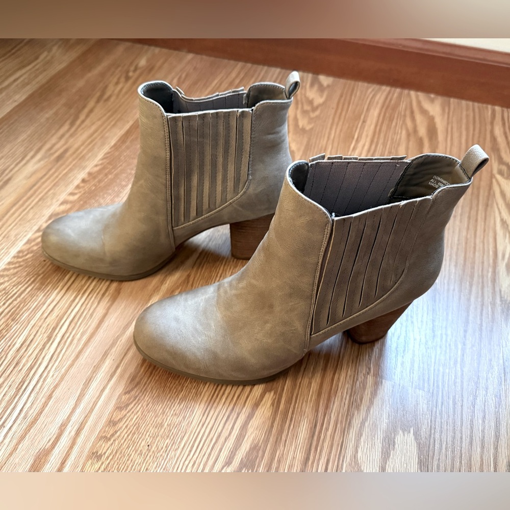 Madden Girl Tan Brown Ankle Boots Women’s size 11 Heels 3 inches excellent